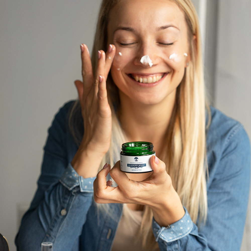 Blueberry Boost nyugtató és tápláló arckrém áfonya illattal, 30 ml 2 Blueberry Boost nyugtató és tápláló arckrém áfonya illattal, 30 ml